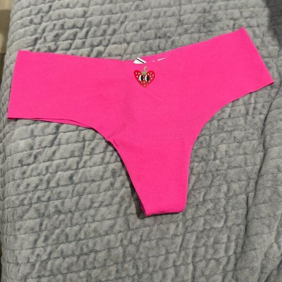 PINK VICTORIA’S SECRET STRAWBERRY HEART THONG – XS – NEW WITH TAG 🍓✨ - Picture 4 of 15